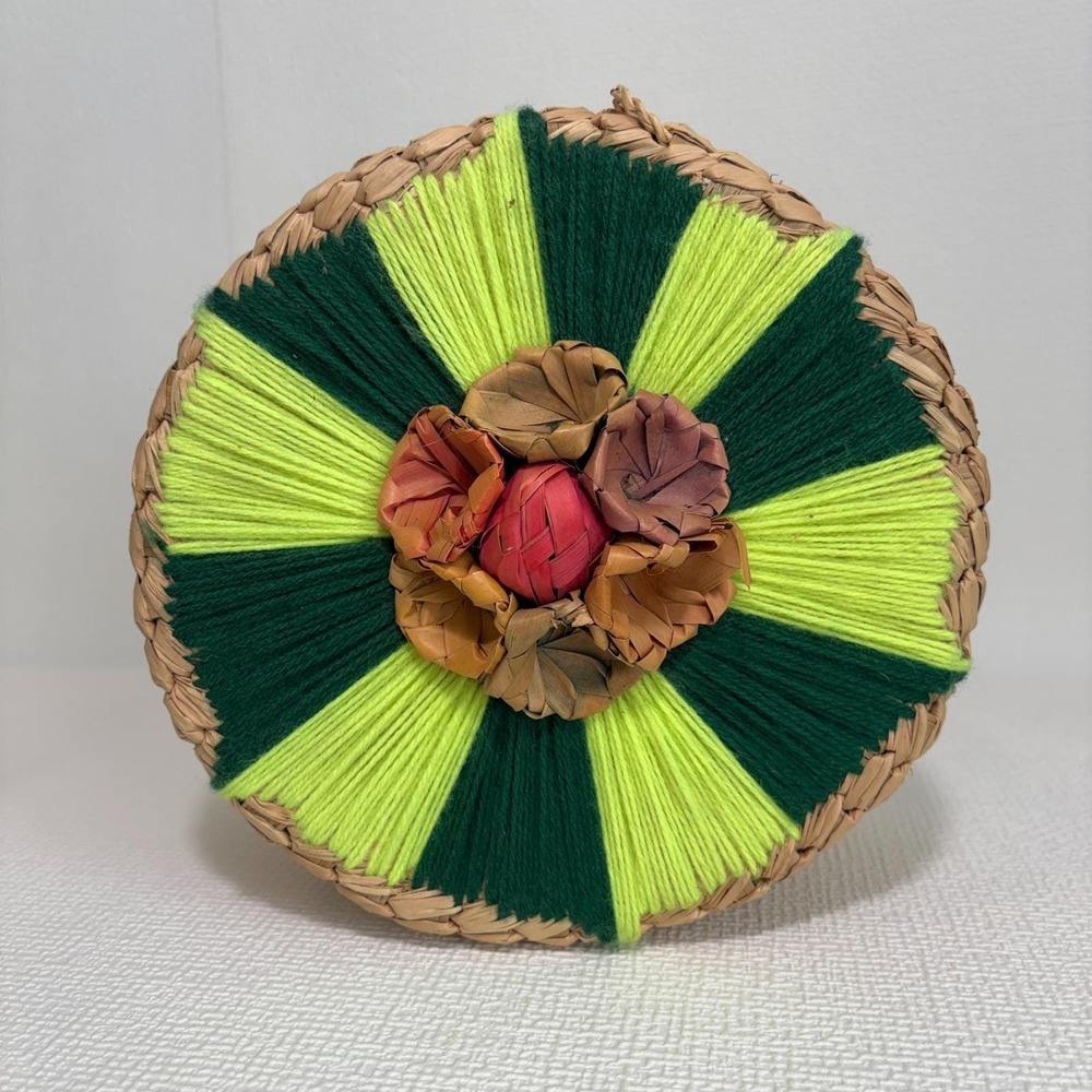 Handwoven Round Straw Basket Hinged Lid Green Yarn Sunburst Floral Boho Decor - Picture 2 of 11
